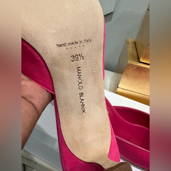 Manolo Blahnik Maysale Pumps - Picture 6 of 10